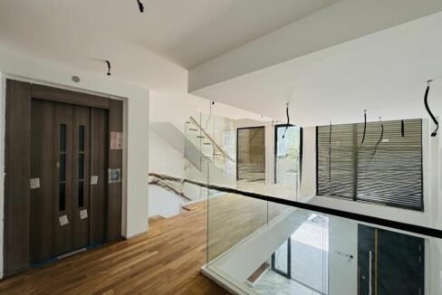 Brand-new-freehold-terrace-4-levels-with-Lift-5-bedrooms-ensuite-Furnished-wet-and-dry-kitchen-Ang-Mo-Kio-Bishan-Thomson-Singapore (2)_2025-06-04_16-31-35